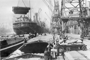 British workers transferring imported and exported goods to and from ships in 1942, during the Second World War.